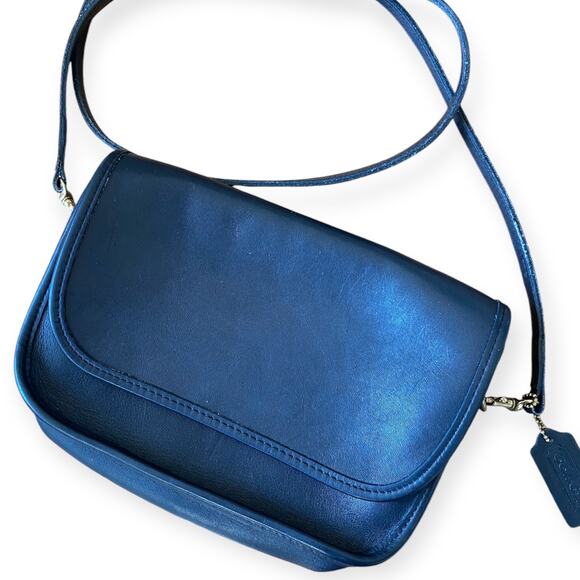 Coach Handbags - Vintage 80s Coach Leather Crossbody Flap Purse Shoulder Bag Black EUC